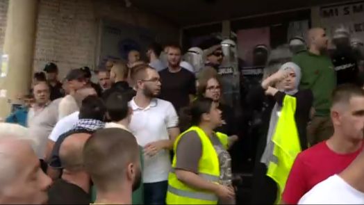 Novi Pazar: Studente s univerziteta nasilno izbacile maskirane osobe, danas sukobi građana i policije