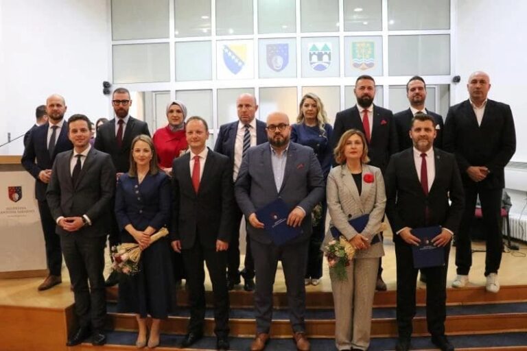 Biti ministar ili premijer u BiH uopće nije neko mudro slovo, nije bitna škola a ni znanje