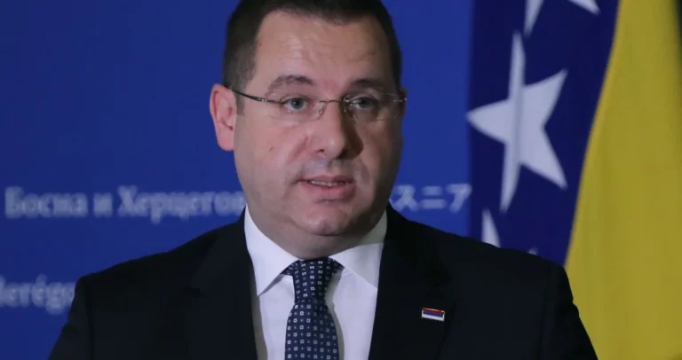 Kovačević zaprijetio secesijom RS-a zbog Schmidtove odluke: “BiH nije država već šarena laža…”