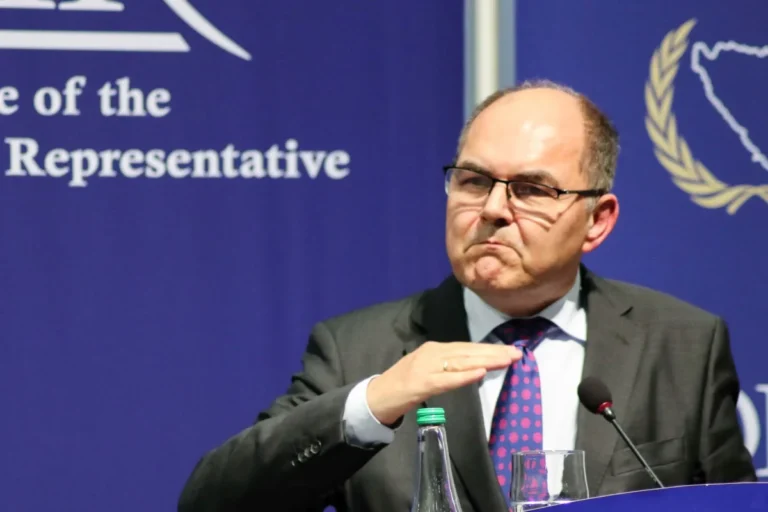 Schmidt odlazi do kraja godine? Novi plan međunarodne zajednice