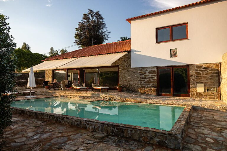 Inspektori kontrolisali vile s bazenom u Mostaru koje se izdaju, otkrivena 24 objekta bez dozvole za rad