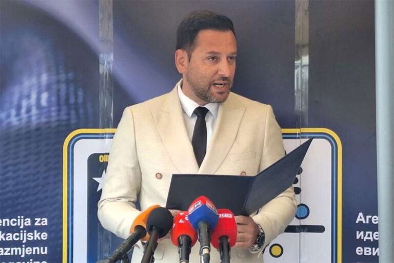 Niz nepravilnosti u IDDEEA-i: Nabavka tri laptopa za 70.500 KM