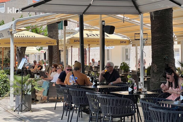 Makarski ugostitelji najavili štrajk: Inspekcija piše kazne u hiljadama eura, hranu polijevaju Domestosom