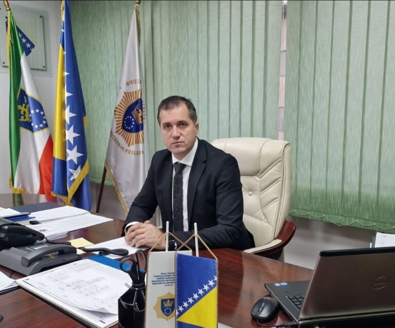 MINISTAR MUP-A ZDK EMIR VRAČO OŠTRO PORUČIO: “Visoko nije grad bezvlašća – laži vas neće spasiti, policija radi bez prestanka!”