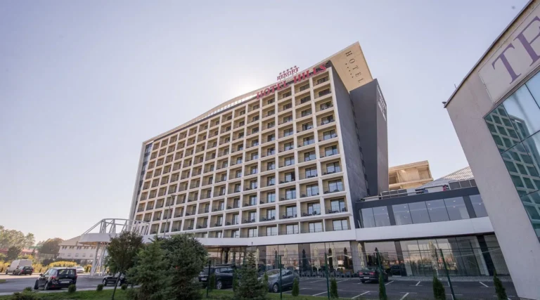 Čekaju nove dokumente: Poznati hotel u Sarajevu izraelskim gostima pobacao pasoše u smeće