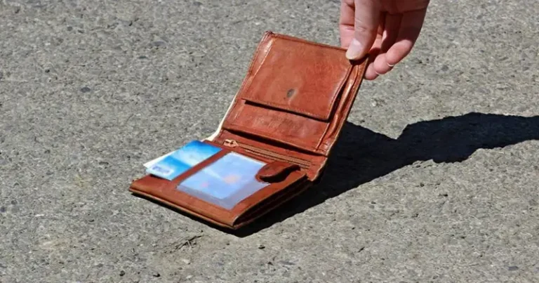 Prisvojio pronađeni novčanik pa s kartice skinuo više od 30. 000 KM