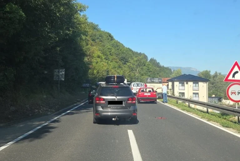 Vozila pod pratnjom skrivila nesreću na putu M-17: “Nisu se ni osvrnuli na povrijeđene”