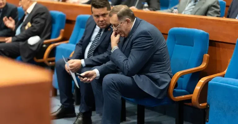 Republici Srpskoj prijeti institucionalni raspad