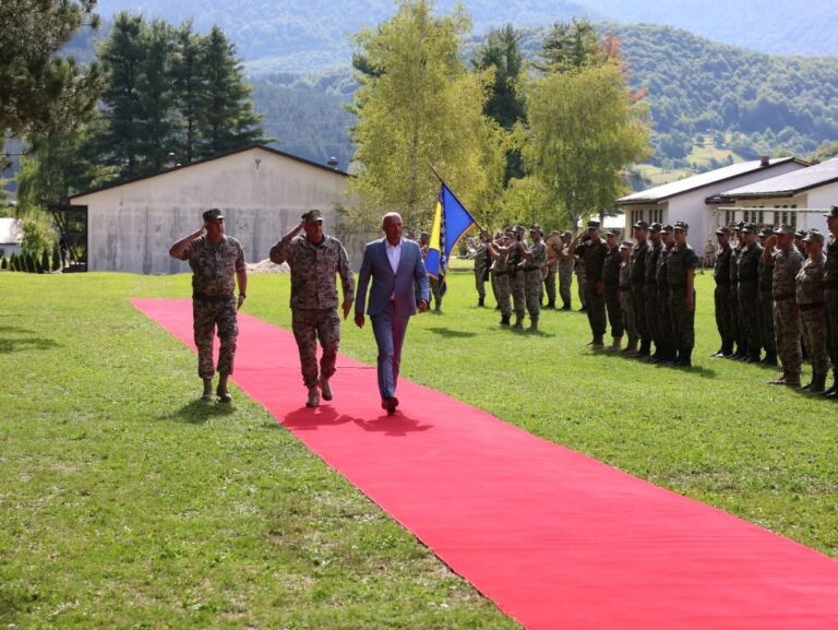 Helez na prijemu novih vojnika: „Ovi mladi hrabri ljudi zaklinju se da će čuvati mir, slobodu i nezavisnost Bosne i Hercegovine!“