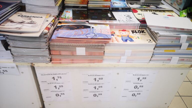 Uz početak školske godine roditelji na mukama: Ni 1.000 maraka nije dovoljno za opremanje jednog školarca