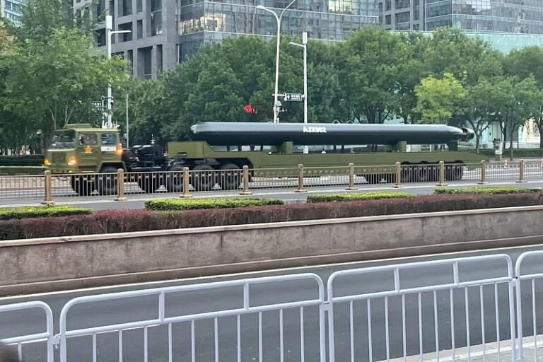 Kinezi prikazali do sada neviđeni torpedo: Misteriozna grdosija od nekoliko desetina metara