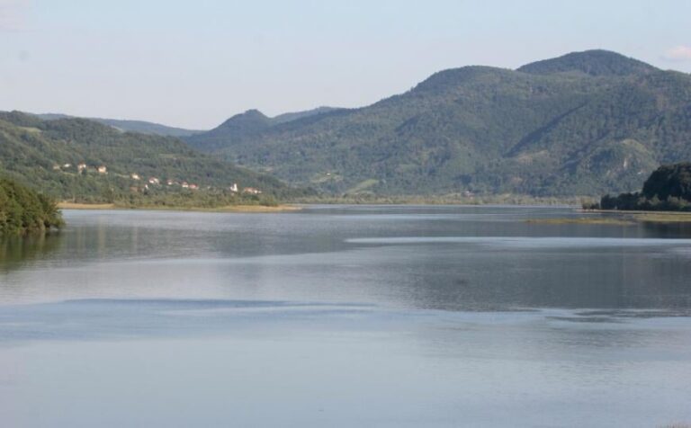 U jezeru kod Zvornika pronađeno tijelo muškarca iz Srbije