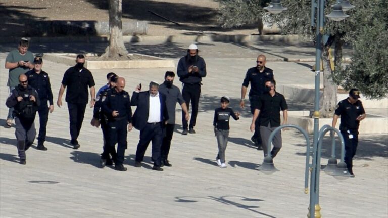 Izraelski doseljenici predvođeni ministrom Ben-Gvirom upali u džamiju Al-Aksa