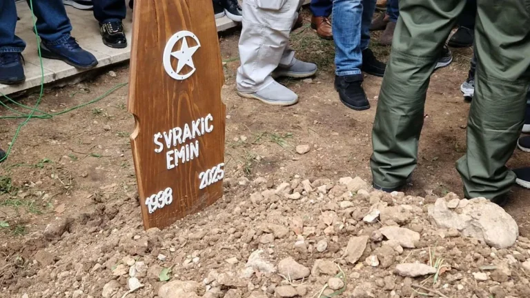 U haremu Bakrbabine džamije obavljen ukop rahmetli komandanta Emina Švrakića: Bio je čovjek vizije