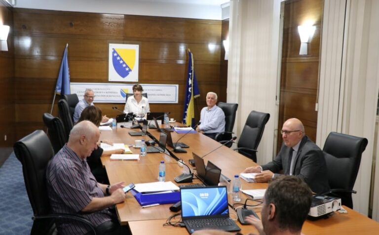 CIK: Formiran tim za uvođenje novih tehnologija na izborima u BiH