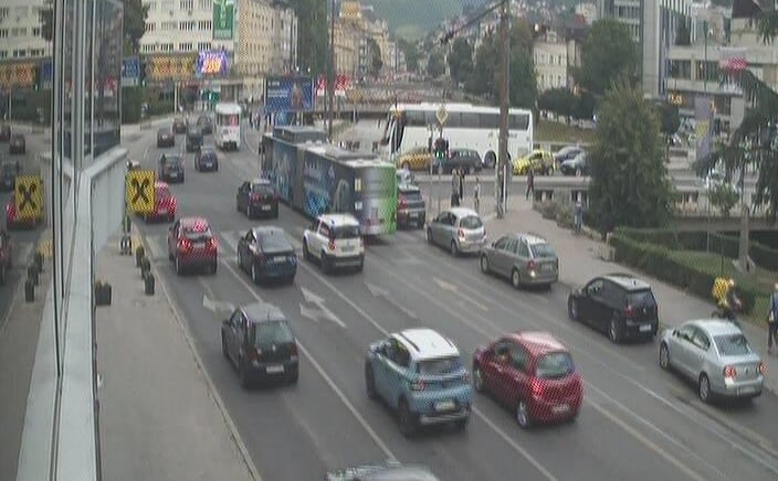 Stanje na cestama krajem radne sedmice: Gužve širom BiH i na granicama, evo gdje je najgore