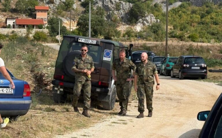 EUFOR stigao u Stolac, Bošnjaci i dalje grade zid oko budućeg mezaristana