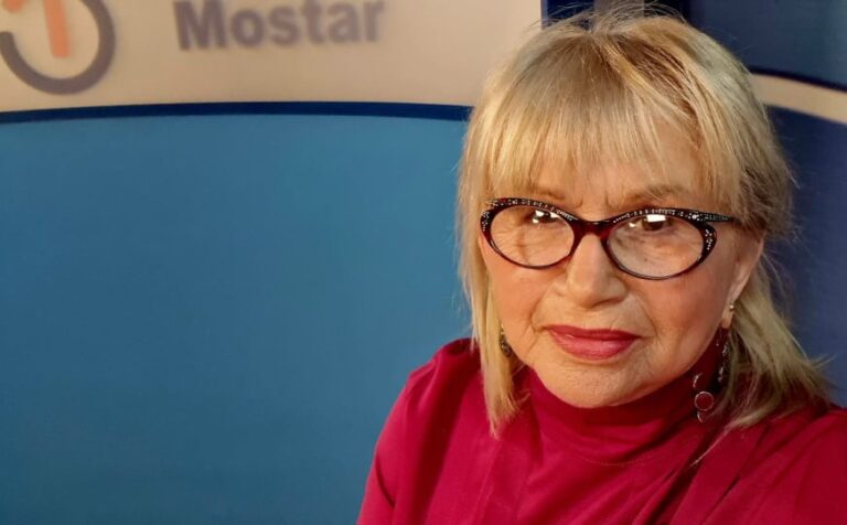 Čega se dosjetila: Političarka iz BiH prodaje knjige kako bi platila kaznu CIK-a