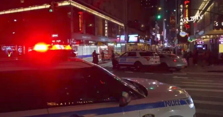 (VIDEO) Pucnjava na Times Squareu: Ljudi panično bježali, ima ranjenih…