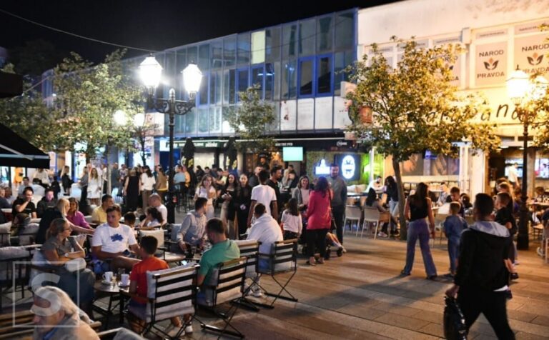 Ilidža je večeras centar dešavanja: Pogledajte šta smo zabilježili u noćnoj šetnji