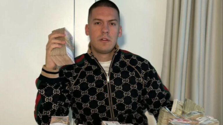 Baka Prase u transu: Tokom lajva osvojio 60.000 eura, pa obučen skočio u bazen