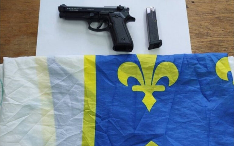 Mirsad Tatar pijan pucao iz pištolja. MUP RS: “Pronašli smo mu ratnu zastavu i više oružja”