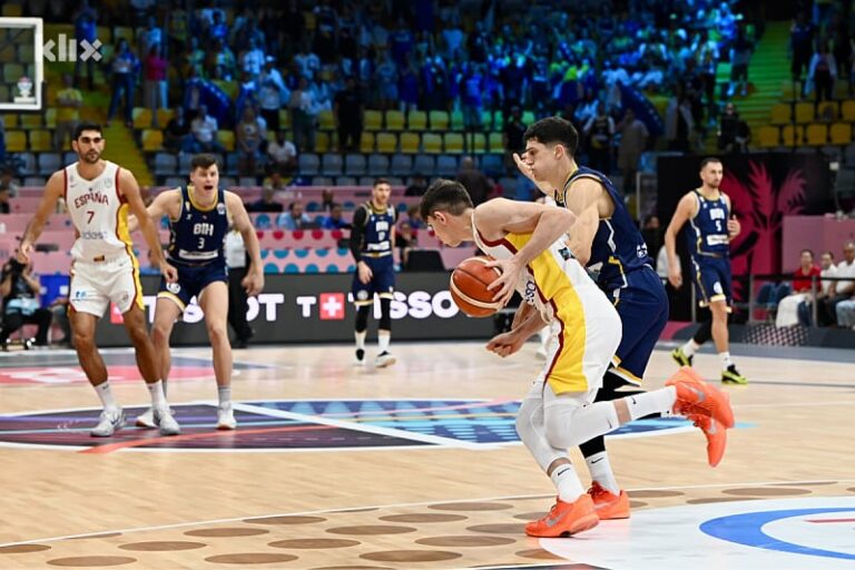 BiH – Španija 18:27: Trojka Španije za kraj prve četvrtine, BiH se opet muči sa šutem
