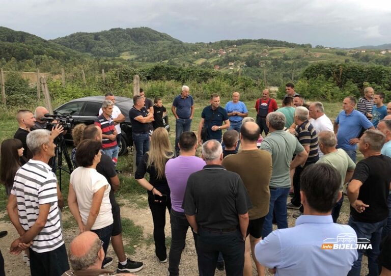 Mještani Starog Ugljevika optužuju RiTE za klizište, traže hitno rješenje