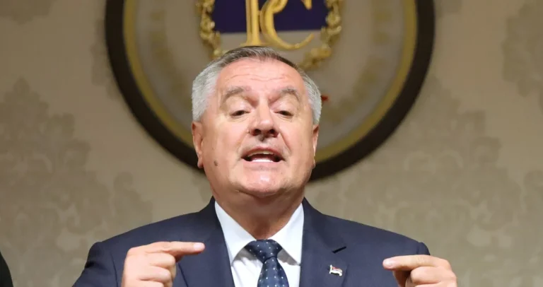 Politička “bomba” iz Vlade RS-a: Radovan Višković podnosi ostavku na mjesto premijera?