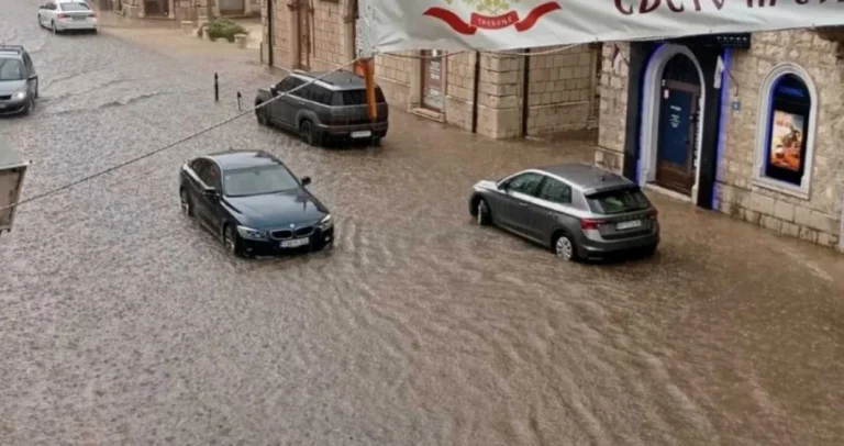 (FOTO i VIDEO) Iznenadni pljusak “potopio” grad u Hercegovini: Sve je bilo pod vodom
