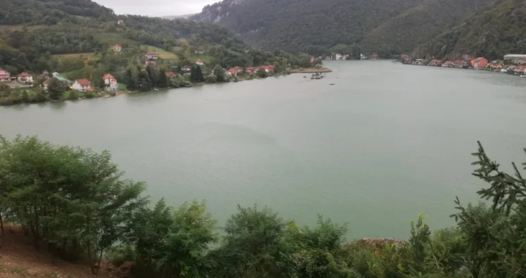 Novi užas u BiH: Tijelo Srbijanca pronađeno u jezeru