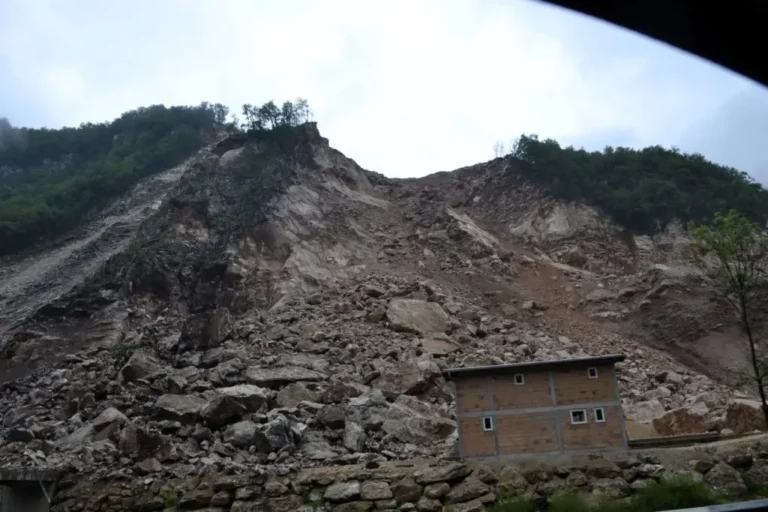 Kamenolom i hidroelektrane uz Željeznicu dvostruka prijetnja: Inspekcije izreknu mjere i pojeo vuk magarca