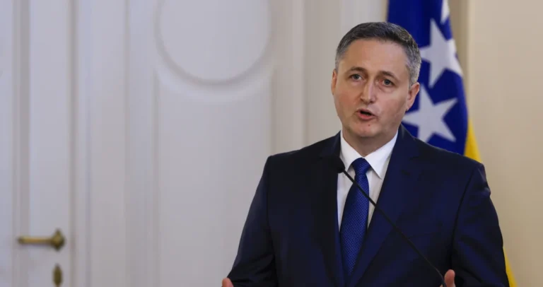 Bećirović o “očajničkim potezima Dodika”: On i njegovi saradnici su u opasnoj zabludi