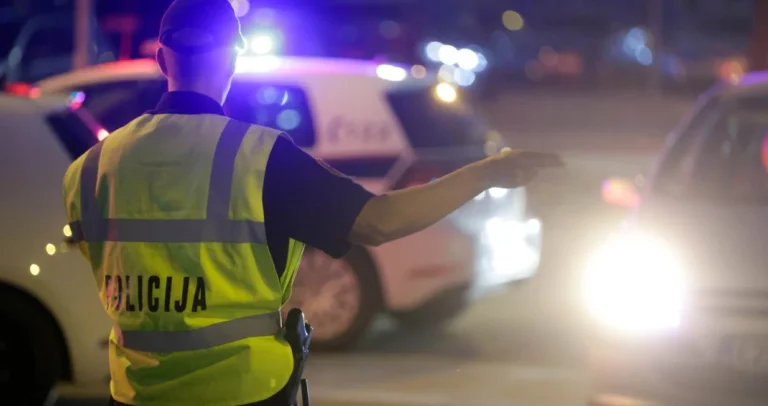 Teška saobraćajna nesreća na Ilidži: U sudaru tri vozila povrijeđene tri osobe