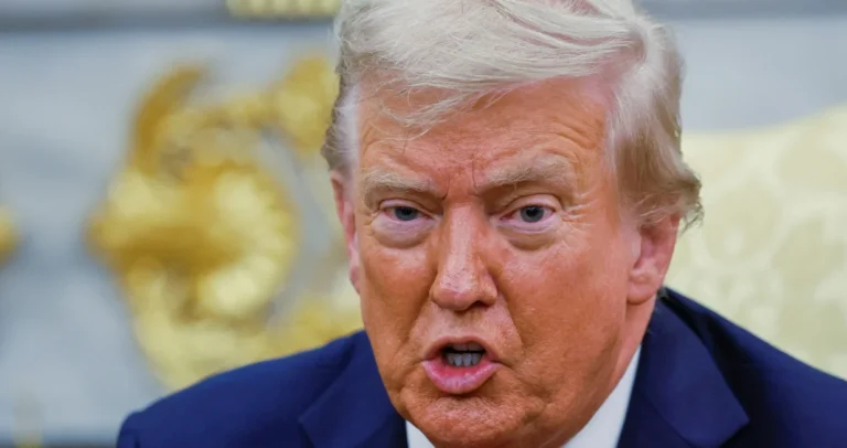 Šta se dešava sa Trumpom: Modrica na njegovoj ruci zabrinula javnost i pokrenula raspravu