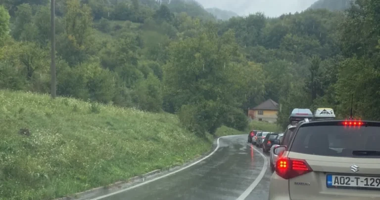 Kolaps u saobraćaju: Nesreće na tri magistralna puta u BiH, odroni…