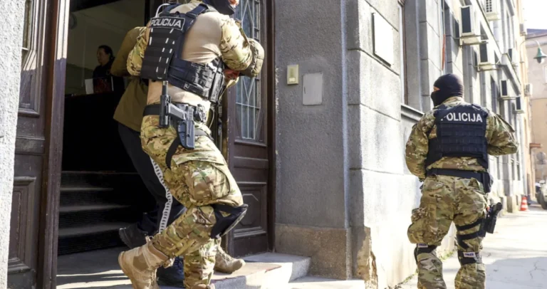 Hapšenja u centru Sarajeva: Privedeni zbog nedozvoljenog držanja oružja i posjedovanja droge