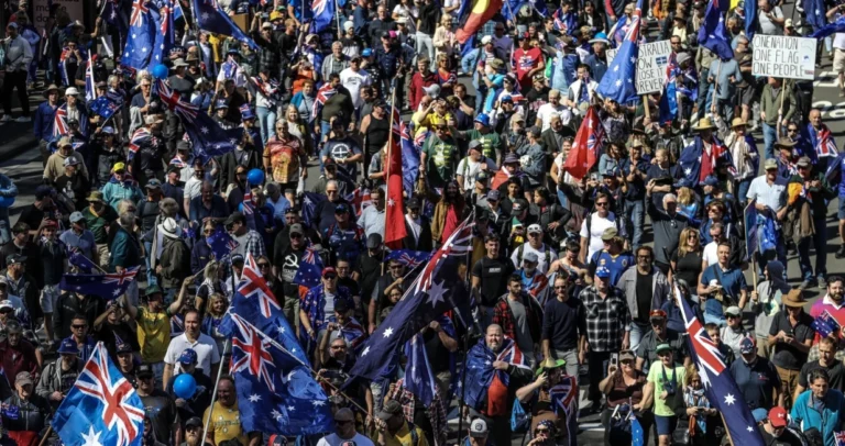 Hiljade na maršu protiv migracija, vlada ih povezala s neonacistima