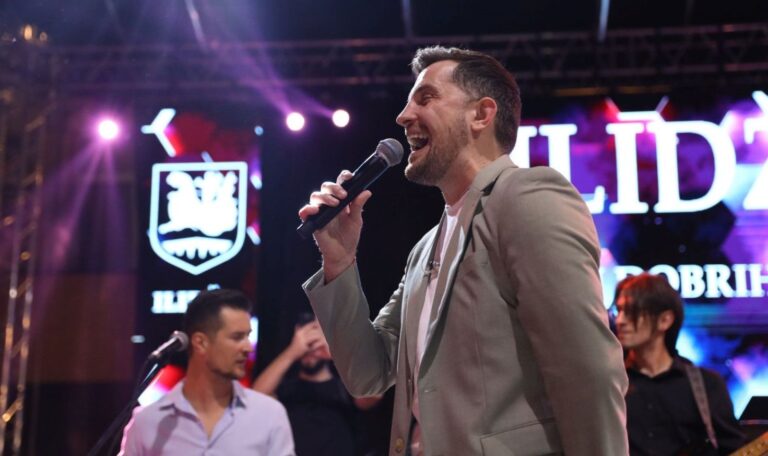 Mirza Selimović oduševio publiku: U glas se pjevali najveći hitovi