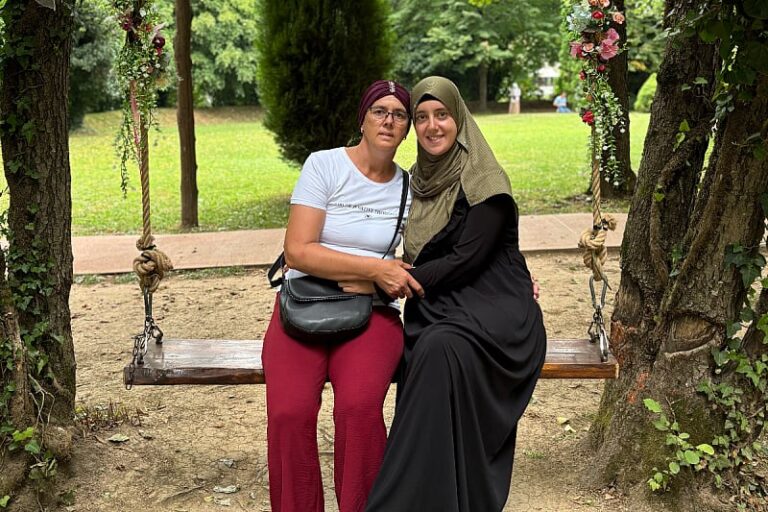 Pomozi.ba pokrenuo apel za Travničanku Azru Alispahić u borbi protiv raka dojke