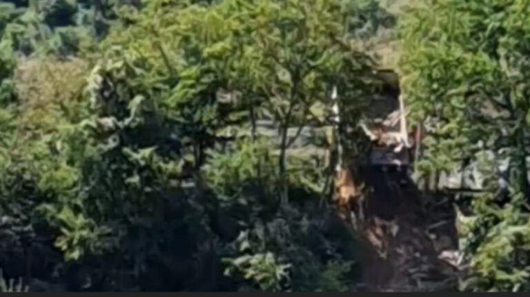 Sramotan prizor na Drini: Kamiondžija istresao građevinski otpad u rijeku