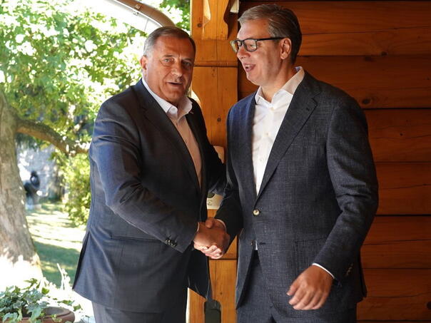 Dodik u Beogradu: Dok gori Srbija, Vučić ga koristi za skretanje pažnje