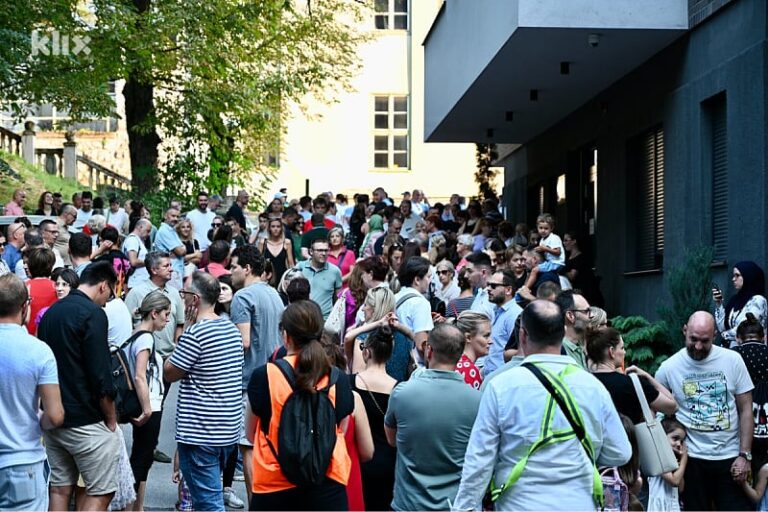 Stanovnici Višnjika u Sarajevu organizovali protestnu šetnju, traže izmještanje Metadonskog centra
