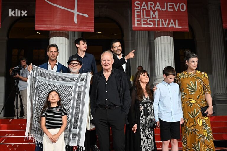 Ko je sve prošetao crvenim tepihom pred otvorenje Sarajevo Film Festivala: Poznati iz svijeta filma, ali i politike