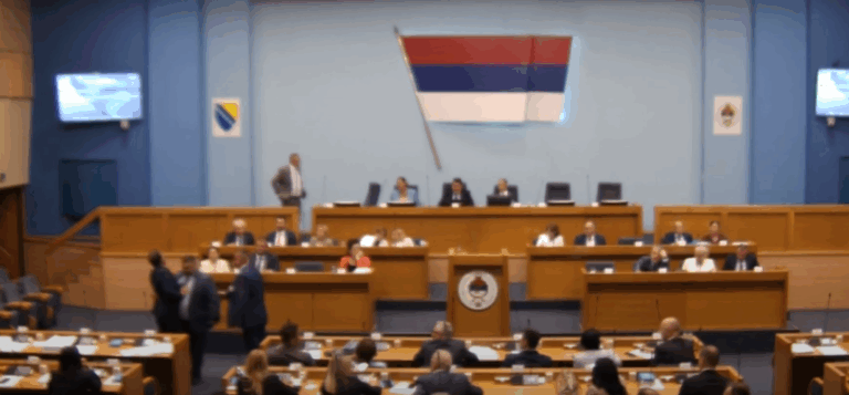 Usvojio NSRS: RS ide na referendum, zabranjeni prijevremeni izbori, Dodik ostaje predsjednik