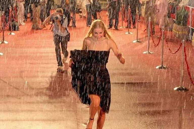 Pljusak kakav je danas osvježio Sarajevo prije 20 godina uzrokovao je jednu od zapaženijih fotografija SFF-a