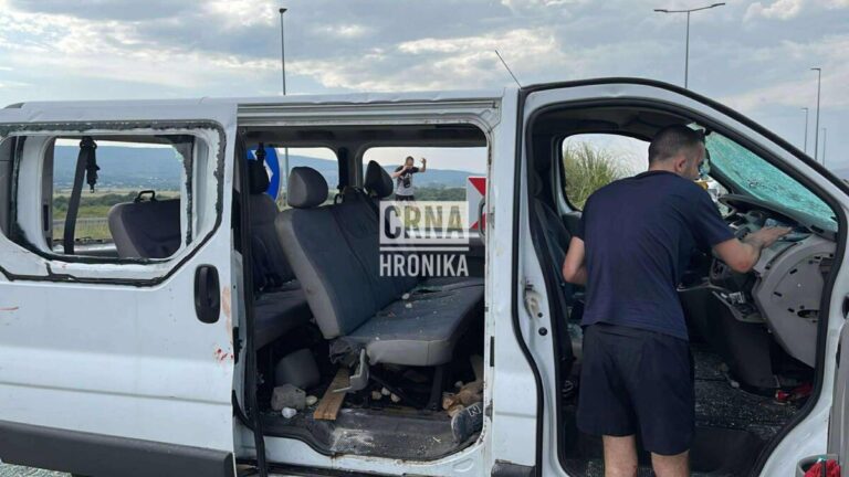 Pogledajte kako su razbijena vozila u navijačkim neredima: Jedno lice teže povrijeđeno