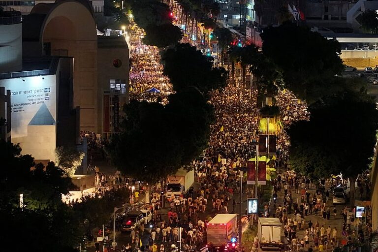 Haos na ulicama Izraela: Skoro 500.000 ljudi traži povratak talaca i prekid rata u Gazi