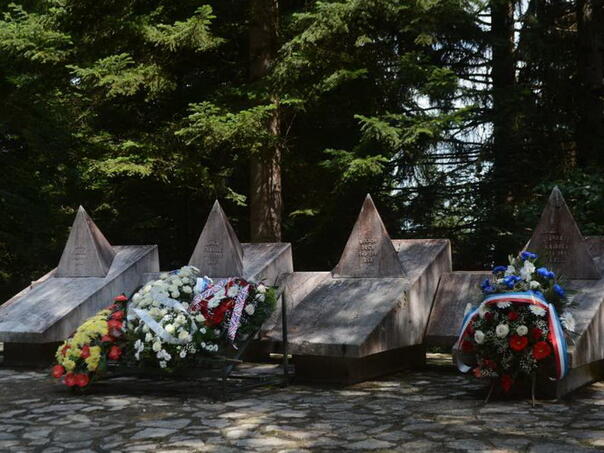 Sutra odavanje počasti poginulim diplomatama i vojniku na Igmanu povodom 30. godišnjice