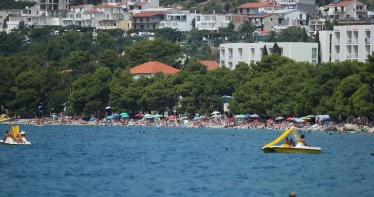 Samo jedno mjesto na Makarskoj rivijeri zabilježilo rast noćenja u julu, svi ostali u minusu